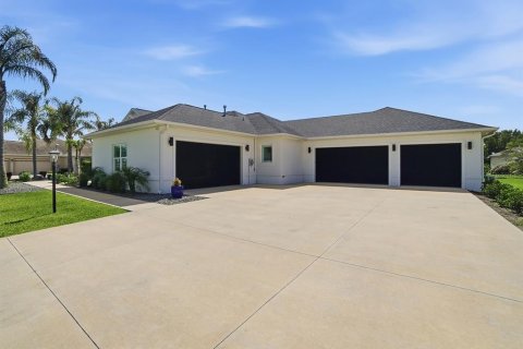 House in The Villages, Florida 3 bedrooms, 364.27 sq.m. № 2107976 - photo 5