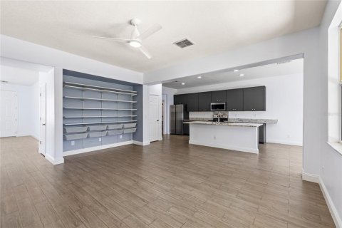 Casa en venta en Clermont, Florida, 6 dormitorios, 293.39 m2 № 2236176 - foto 17