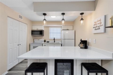 Commercial property in Orlando, Florida 5 bedrooms, 229.65 sq.m. № 2091714 - photo 14