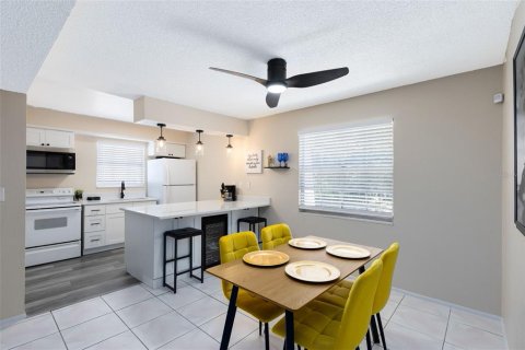 Commercial property in Orlando, Florida 5 bedrooms, 229.65 sq.m. № 2091714 - photo 12