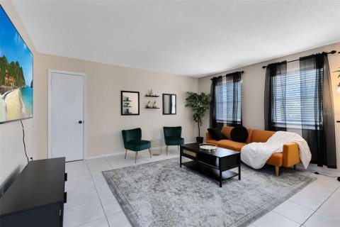 Commercial property in Orlando, Florida 5 bedrooms, 229.65 sq.m. № 2091714 - photo 17