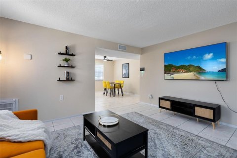 Commercial property in Orlando, Florida 5 bedrooms, 229.65 sq.m. № 2091714 - photo 19