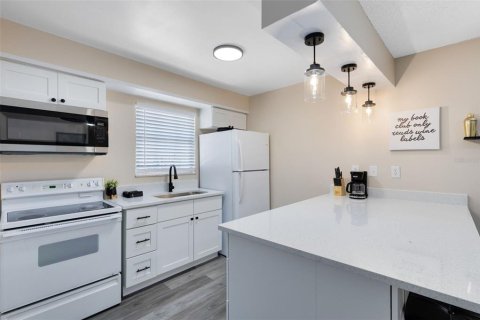 Commercial property in Orlando, Florida 5 bedrooms, 229.65 sq.m. № 2091714 - photo 15