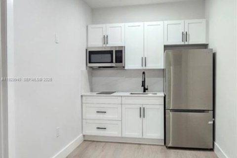 Снять в аренду квартиру в Майами, Флорида 2 спальни, 53.88м2, № 1988862 - фото 10