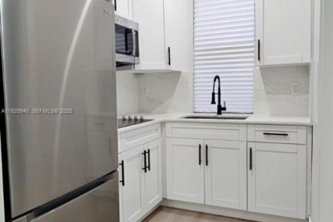 Снять в аренду квартиру в Майами, Флорида 2 спальни, 53.88м2, № 1988862 - фото 11