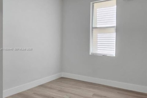 Снять в аренду квартиру в Майами, Флорида 2 спальни, 53.88м2, № 1988862 - фото 12