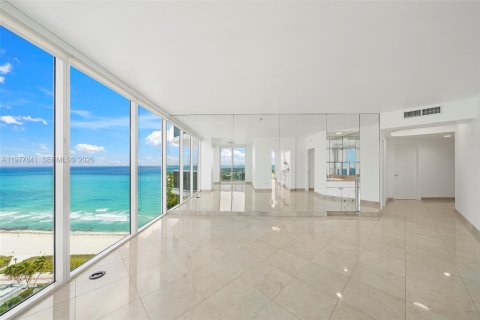 Condo in Miami Beach, Florida, 2 bedrooms  № 2044689 - photo 2
