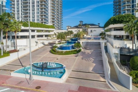 Condo in Miami Beach, Florida, 2 bedrooms  № 2044689 - photo 21