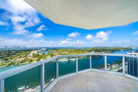 Condo in Miami Beach, Florida, 2 bedrooms  № 2044689 - photo 18