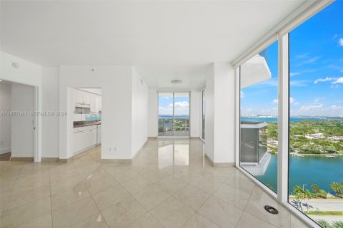 Condo in Miami Beach, Florida, 2 bedrooms  № 2044689 - photo 4