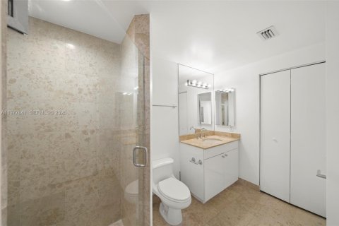 Condo in Miami Beach, Florida, 2 bedrooms  № 2044689 - photo 15