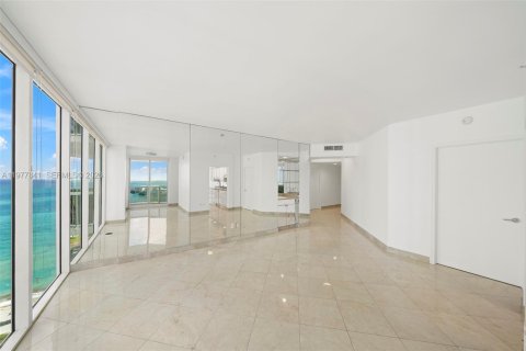 Condo in Miami Beach, Florida, 2 bedrooms  № 2044689 - photo 5
