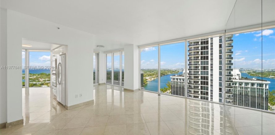 Condo in Miami Beach, Florida, 2 bedrooms  № 2044689