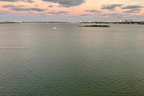 Condominio en venta en Miami, Florida, 1 dormitorio, 87.51 m2 № 1813915 - foto 16