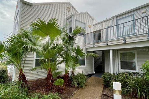 Condo in Orlando, Florida, 2 bedrooms  № 1911574 - photo 1