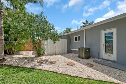 Casa en venta en Miami, Florida, 4 dormitorios № 1841182 - foto 16