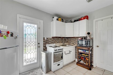 Casa en venta en Miami, Florida, 4 dormitorios № 1841182 - foto 18