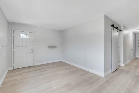 Casa en venta en Miami, Florida, 4 dormitorios № 1841182 - foto 3