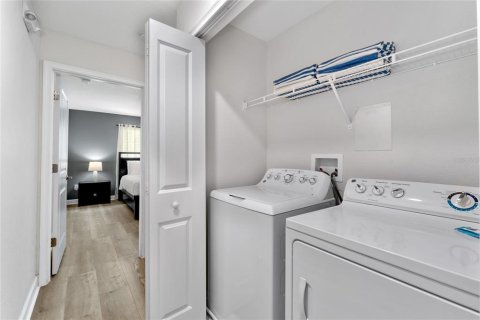 Townhouse in STOREY LAKE in Kissimmee, Florida 4 bedrooms, 177.81 sq.m. № 811650 - photo 4