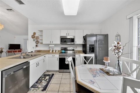 House in Zephyrhills, Florida 3 bedrooms, 114.73 sq.m. № 1869384 - photo 7