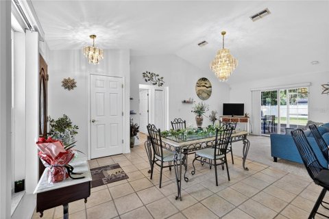 House in Zephyrhills, Florida 3 bedrooms, 114.73 sq.m. № 1869384 - photo 8