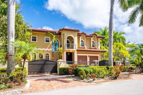 House in Miami Beach, Florida 5 bedrooms, 408.86 sq.m. № 2044087 - photo 24