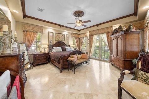 House in Miami Beach, Florida 5 bedrooms, 408.86 sq.m. № 2044087 - photo 9