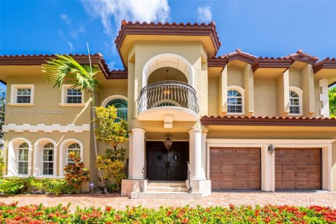 House in Miami Beach, Florida 5 bedrooms, 408.86 sq.m. № 2044087 - photo 2