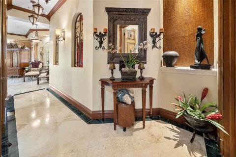 House in Miami Beach, Florida 5 bedrooms, 408.86 sq.m. № 2044087 - photo 14