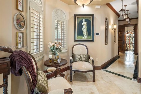 House in Miami Beach, Florida 5 bedrooms, 408.86 sq.m. № 2044087 - photo 11