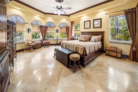 House in Miami Beach, Florida 5 bedrooms, 408.86 sq.m. № 2044087 - photo 23
