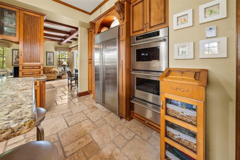 House in Miami Beach, Florida 5 bedrooms, 408.86 sq.m. № 2044087 - photo 5