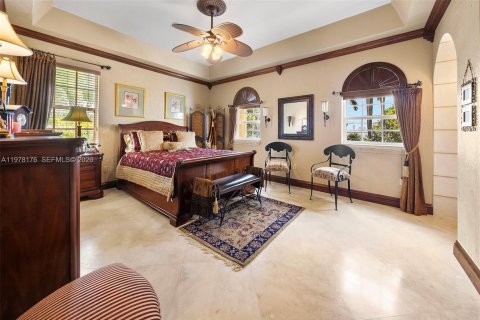 House in Miami Beach, Florida 5 bedrooms, 408.86 sq.m. № 2044087 - photo 20