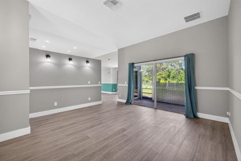 Villa ou maison à vendre à Port St. Lucie, Floride: 3 chambres, 144.09 m2 № 2087442 - photo 2