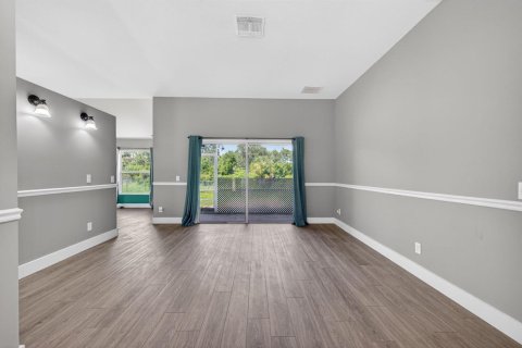 Villa ou maison à vendre à Port St. Lucie, Floride: 3 chambres, 144.09 m2 № 2087442 - photo 4