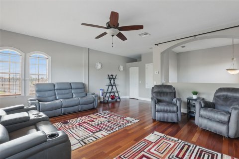 Снять в аренду виллу или дом в Порт-Сент-Луси, Флорида 5 спален, 260.22м2, № 1920153 - фото 27