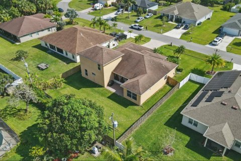 Снять в аренду виллу или дом в Порт-Сент-Луси, Флорида 5 спален, 260.22м2, № 1920153 - фото 3