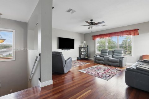 Снять в аренду виллу или дом в Порт-Сент-Луси, Флорида 5 спален, 260.22м2, № 1920153 - фото 26