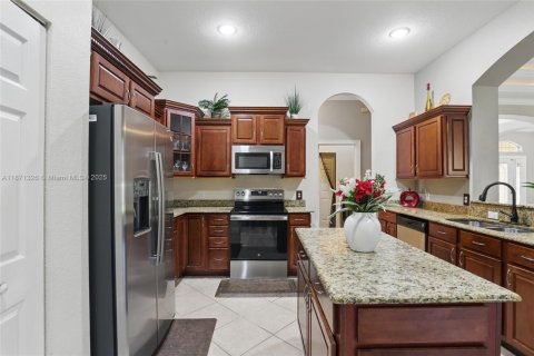 Снять в аренду виллу или дом в Порт-Сент-Луси, Флорида 5 спален, 260.22м2, № 1920153 - фото 10