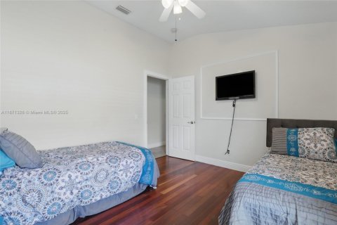 Снять в аренду виллу или дом в Порт-Сент-Луси, Флорида 5 спален, 260.22м2, № 1920153 - фото 17