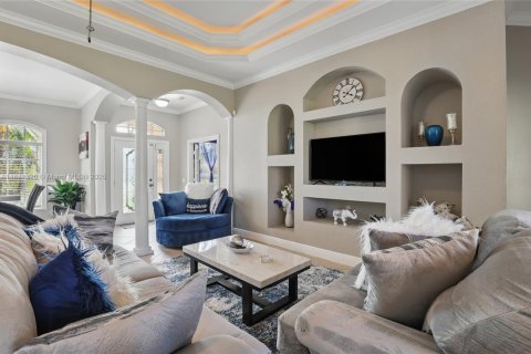 Снять в аренду виллу или дом в Порт-Сент-Луси, Флорида 5 спален, 260.22м2, № 1920153 - фото 5