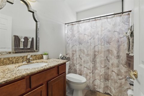 Снять в аренду виллу или дом в Порт-Сент-Луси, Флорида 5 спален, 260.22м2, № 1920153 - фото 19