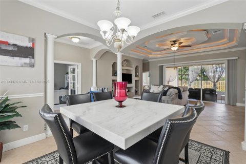 Снять в аренду виллу или дом в Порт-Сент-Луси, Флорида 5 спален, 260.22м2, № 1920153 - фото 7