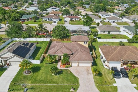 Снять в аренду виллу или дом в Порт-Сент-Луси, Флорида 5 спален, 260.22м2, № 1920153 - фото 1