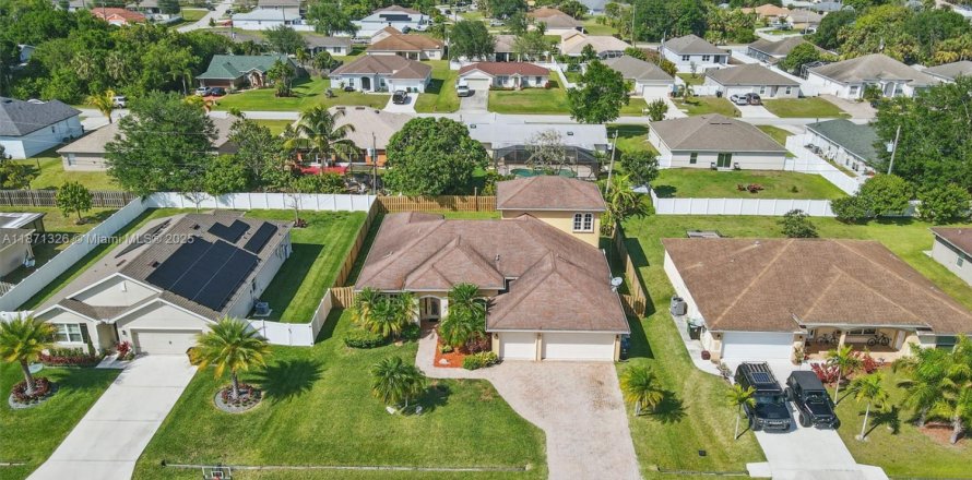 Дом в Порт-Сент-Луси, Флорида 5 спален, 260.22м2 № 1920153