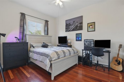 Снять в аренду виллу или дом в Порт-Сент-Луси, Флорида 5 спален, 260.22м2, № 1920153 - фото 18