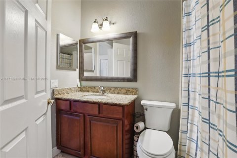 Снять в аренду виллу или дом в Порт-Сент-Луси, Флорида 5 спален, 260.22м2, № 1920153 - фото 12