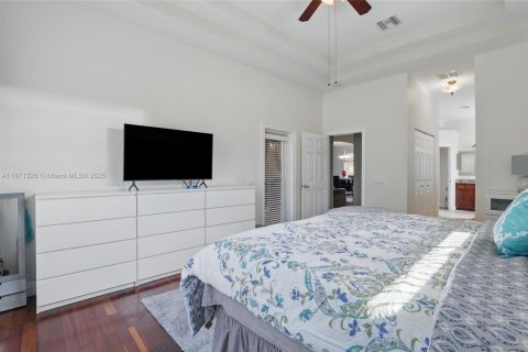 Снять в аренду виллу или дом в Порт-Сент-Луси, Флорида 5 спален, 260.22м2, № 1920153 - фото 22