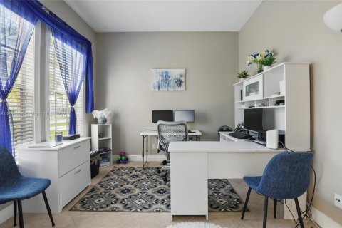 Снять в аренду виллу или дом в Порт-Сент-Луси, Флорида 5 спален, 260.22м2, № 1920153 - фото 11