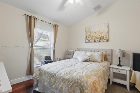 Снять в аренду виллу или дом в Порт-Сент-Луси, Флорида 5 спален, 260.22м2, № 1920153 - фото 13